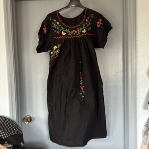 Naqui Women's Black Floral Embroidered Midi House Dress sz S MuuMuu Short Sleeve